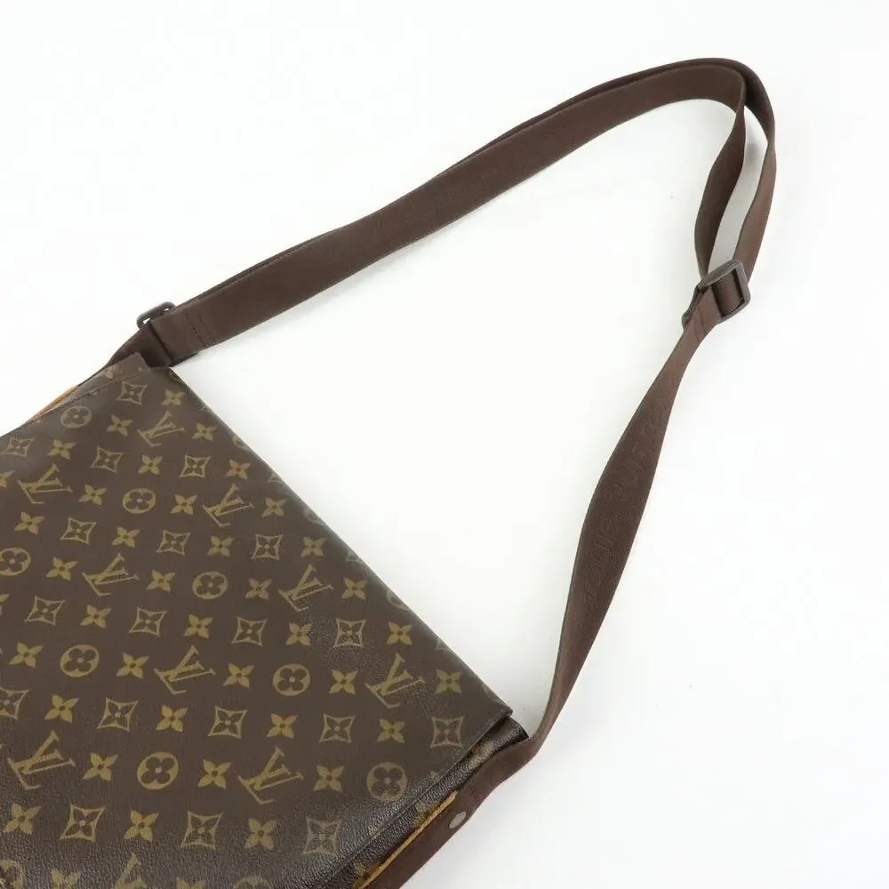 Louis Vuitton Monogram Beaubourg Messenger MM Brown